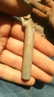 Liitupiipun varsi 1600-luvulta. A clay pipe shaft from 1600s.